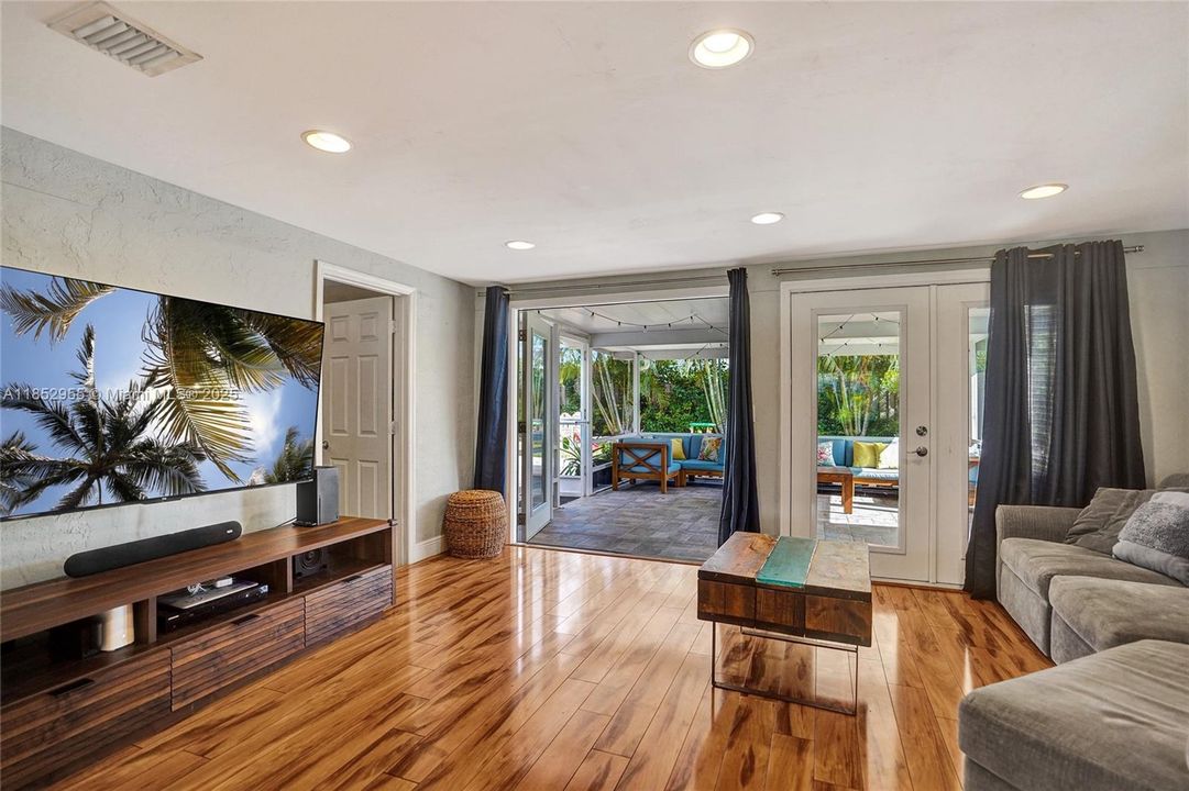 Recently Sold: $539,000 (3 beds, 2 baths, 1600 Square Feet)