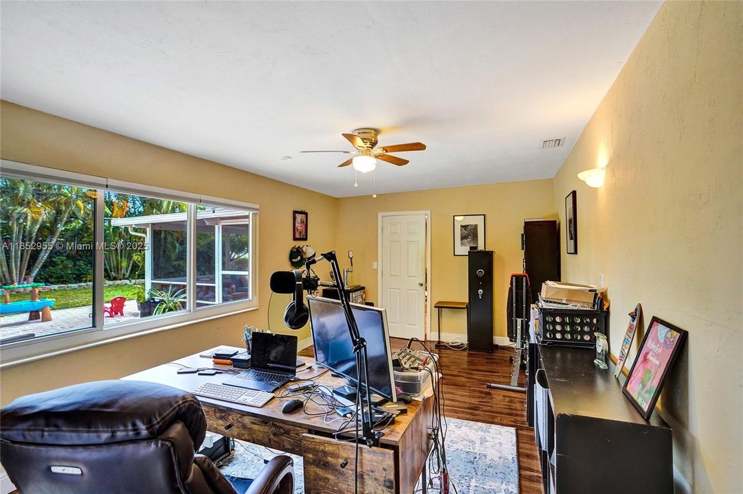 Recently Sold: $539,000 (3 beds, 2 baths, 1600 Square Feet)