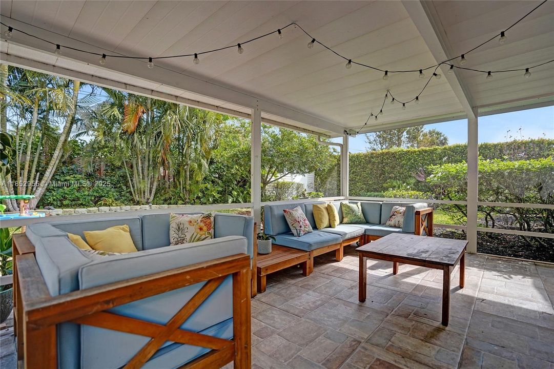 Recently Sold: $539,000 (3 beds, 2 baths, 1600 Square Feet)