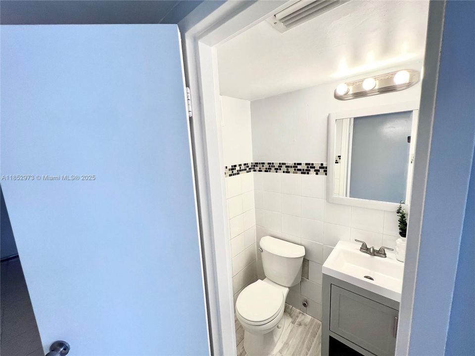 На продажу: $222,000 (1 спален, 1 ванн, 865 Квадратных фут)