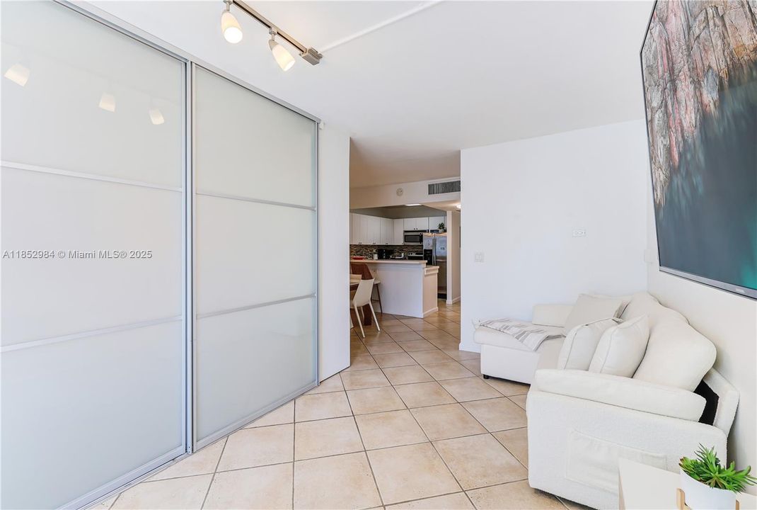 На продажу: $699,000 (0 спален, 1 ванн, 660 Квадратных фут)