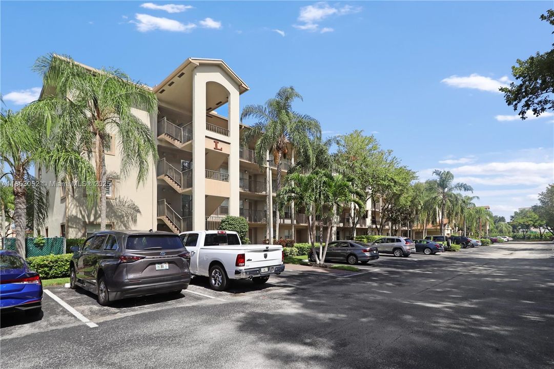 合同活跃: $239,000 (2 贝兹, 2 浴室, 1364 平方英尺)