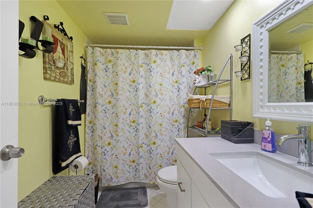 合同活跃: $239,000 (2 贝兹, 2 浴室, 1364 平方英尺)