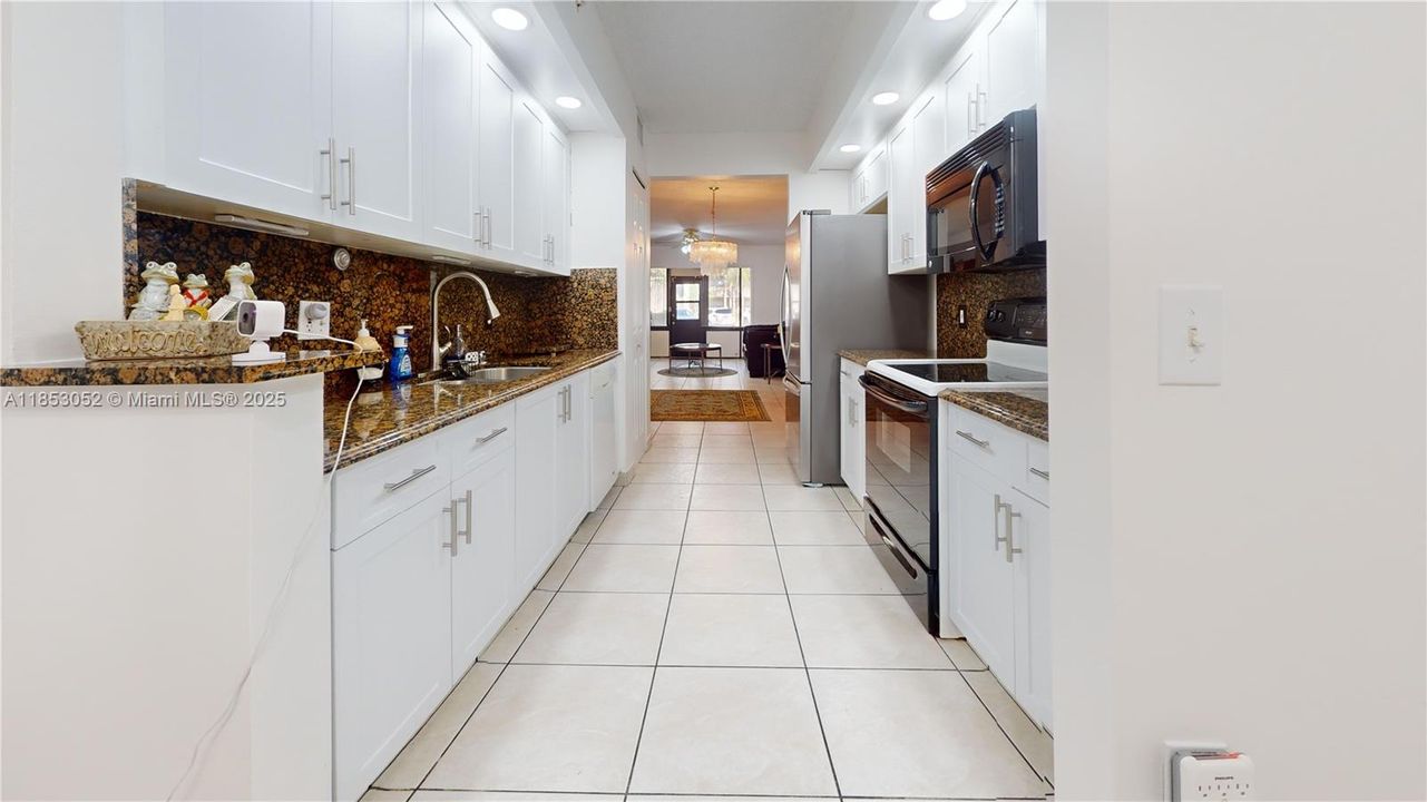 合同活跃: $239,000 (2 贝兹, 2 浴室, 1364 平方英尺)