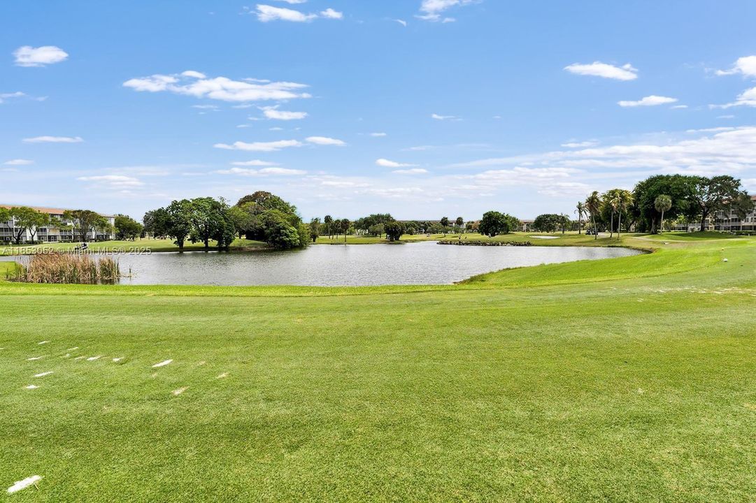 合同活跃: $239,000 (2 贝兹, 2 浴室, 1364 平方英尺)