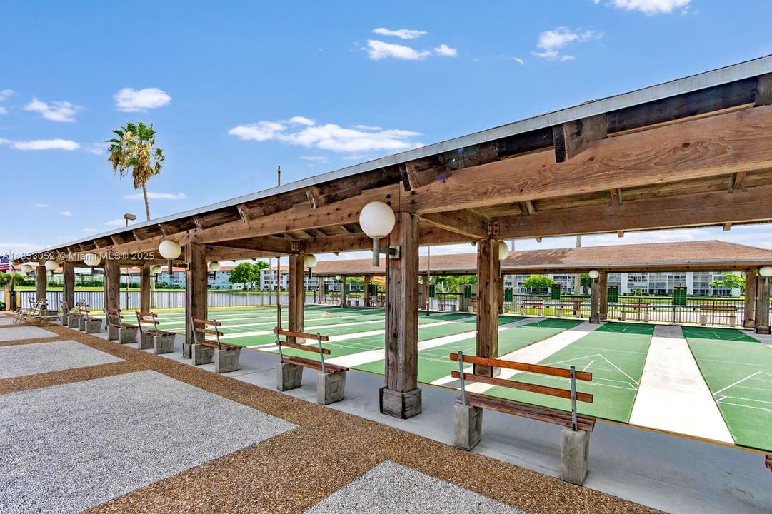 合同活跃: $239,000 (2 贝兹, 2 浴室, 1364 平方英尺)