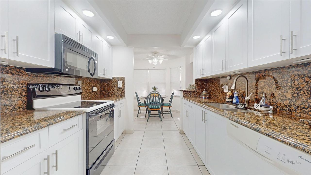 合同活跃: $239,000 (2 贝兹, 2 浴室, 1364 平方英尺)