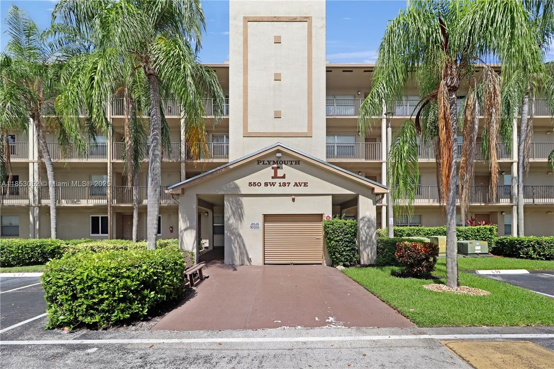 合同活跃: $239,000 (2 贝兹, 2 浴室, 1364 平方英尺)