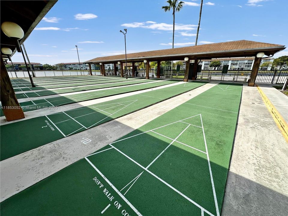 合同活跃: $239,000 (2 贝兹, 2 浴室, 1364 平方英尺)