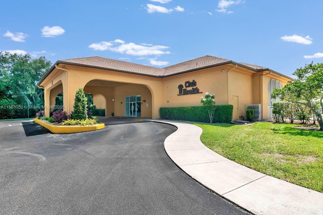 合同活跃: $239,000 (2 贝兹, 2 浴室, 1364 平方英尺)