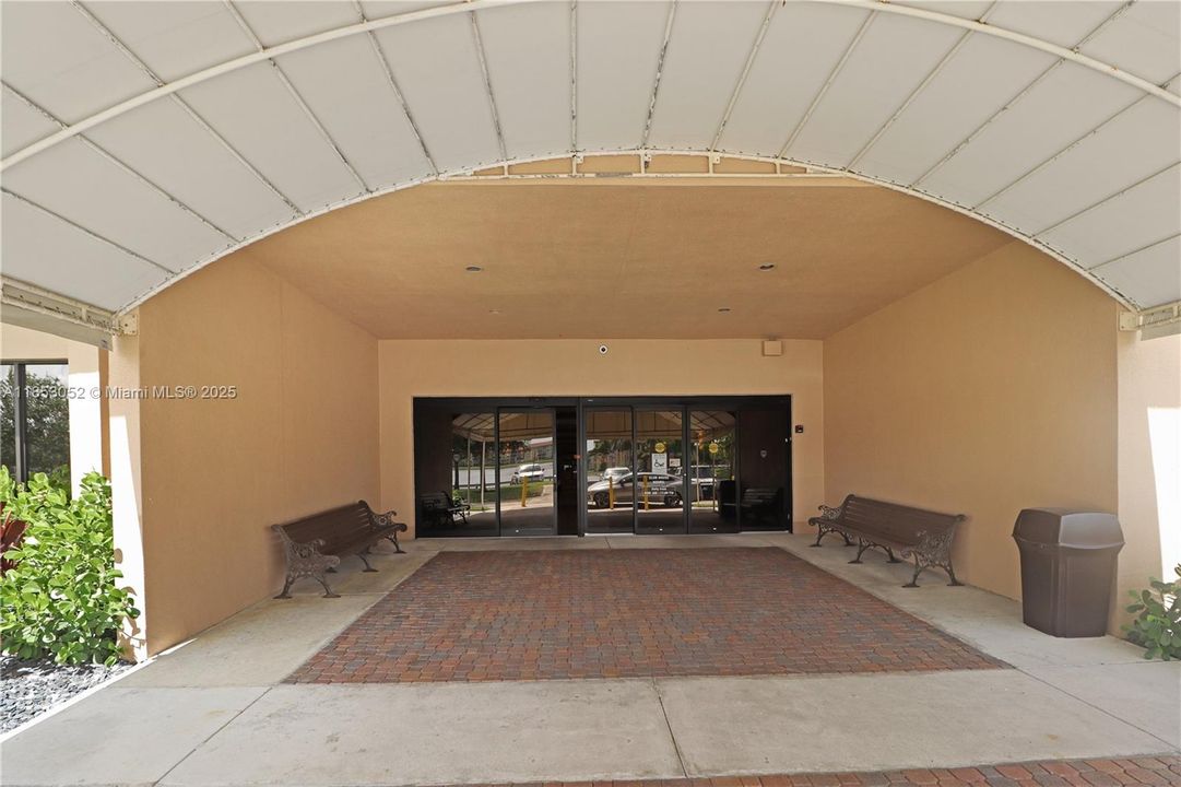 合同活跃: $239,000 (2 贝兹, 2 浴室, 1364 平方英尺)