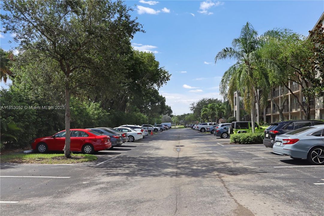 合同活跃: $239,000 (2 贝兹, 2 浴室, 1364 平方英尺)