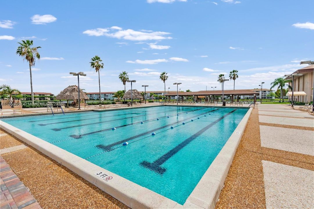 合同活跃: $239,000 (2 贝兹, 2 浴室, 1364 平方英尺)