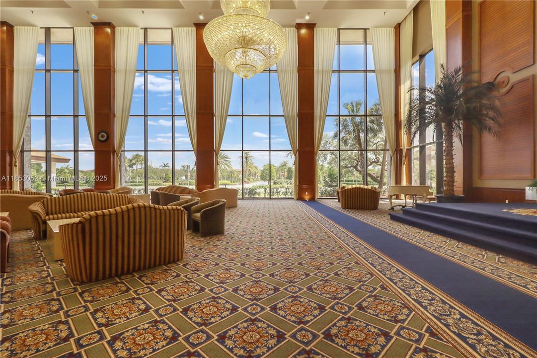 合同活跃: $239,000 (2 贝兹, 2 浴室, 1364 平方英尺)