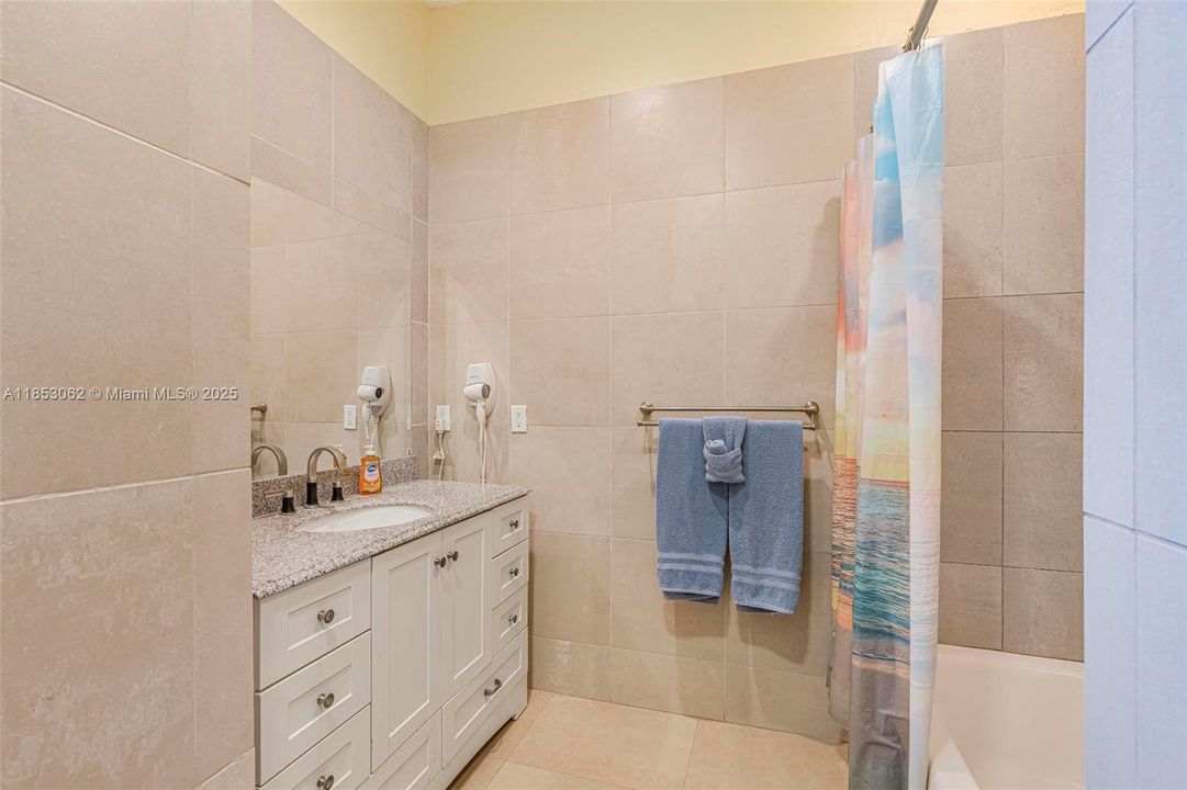 For Sale: $2,550,000 (6 beds, 6 baths, 6221 Square Feet)