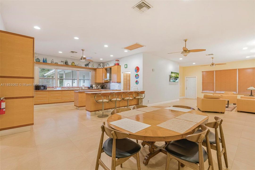 For Sale: $2,550,000 (6 beds, 6 baths, 6221 Square Feet)