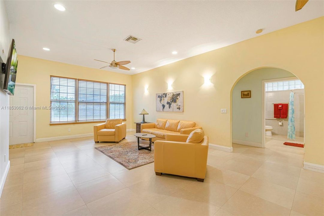 For Sale: $2,550,000 (6 beds, 6 baths, 6221 Square Feet)