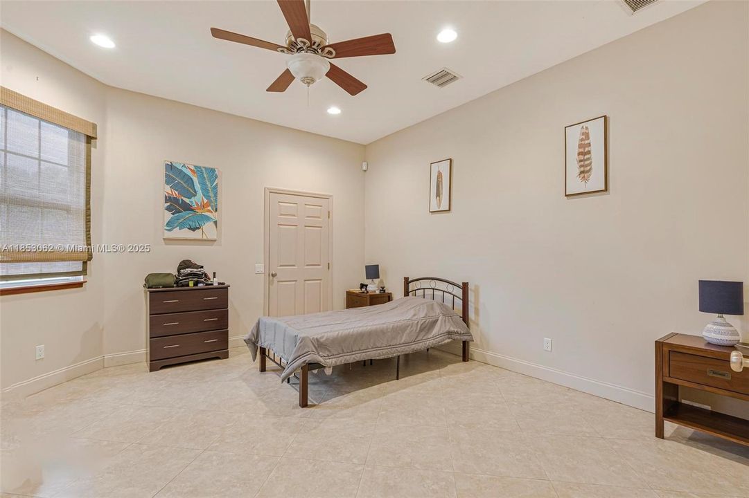 For Sale: $2,550,000 (6 beds, 6 baths, 6221 Square Feet)