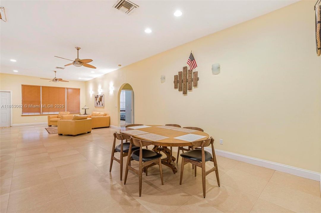 For Sale: $2,550,000 (6 beds, 6 baths, 6221 Square Feet)