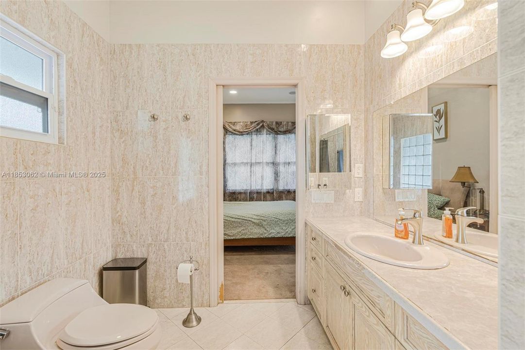 For Sale: $2,550,000 (6 beds, 6 baths, 6221 Square Feet)