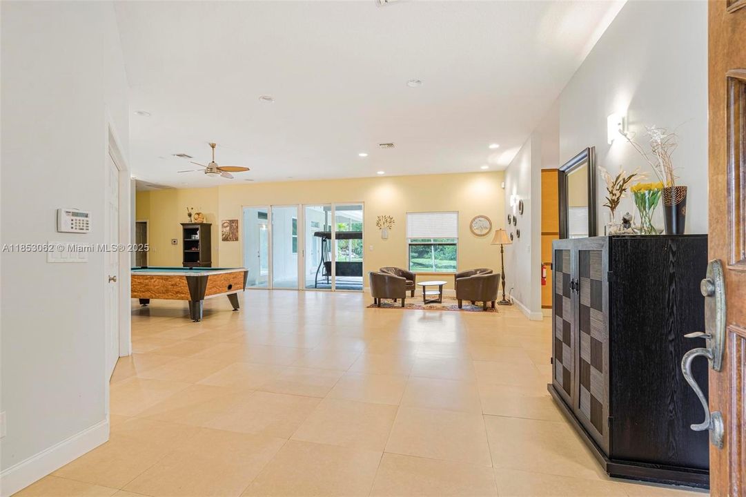 For Sale: $2,550,000 (6 beds, 6 baths, 6221 Square Feet)