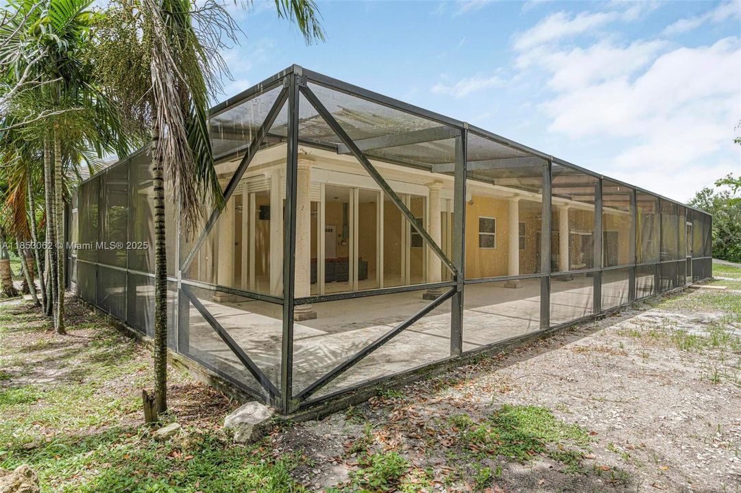 For Sale: $2,550,000 (6 beds, 6 baths, 6221 Square Feet)