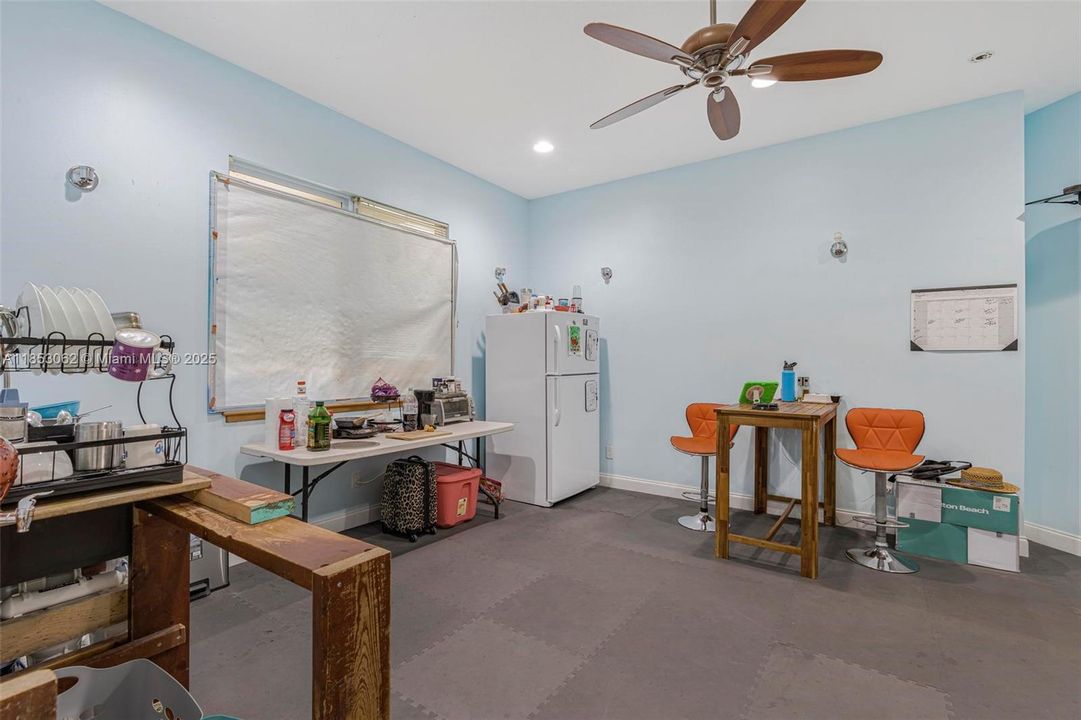 For Sale: $2,550,000 (6 beds, 6 baths, 6221 Square Feet)