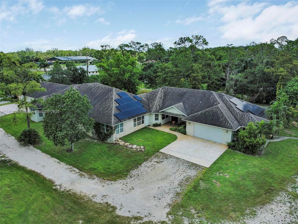 For Sale: $2,550,000 (6 beds, 6 baths, 6221 Square Feet)