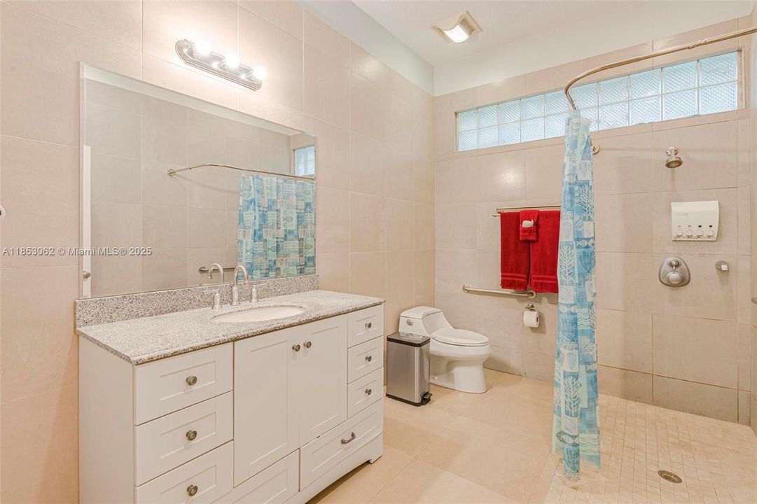 For Sale: $2,550,000 (6 beds, 6 baths, 6221 Square Feet)