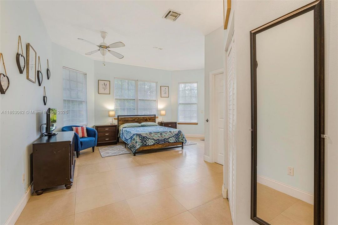 For Sale: $2,550,000 (6 beds, 6 baths, 6221 Square Feet)