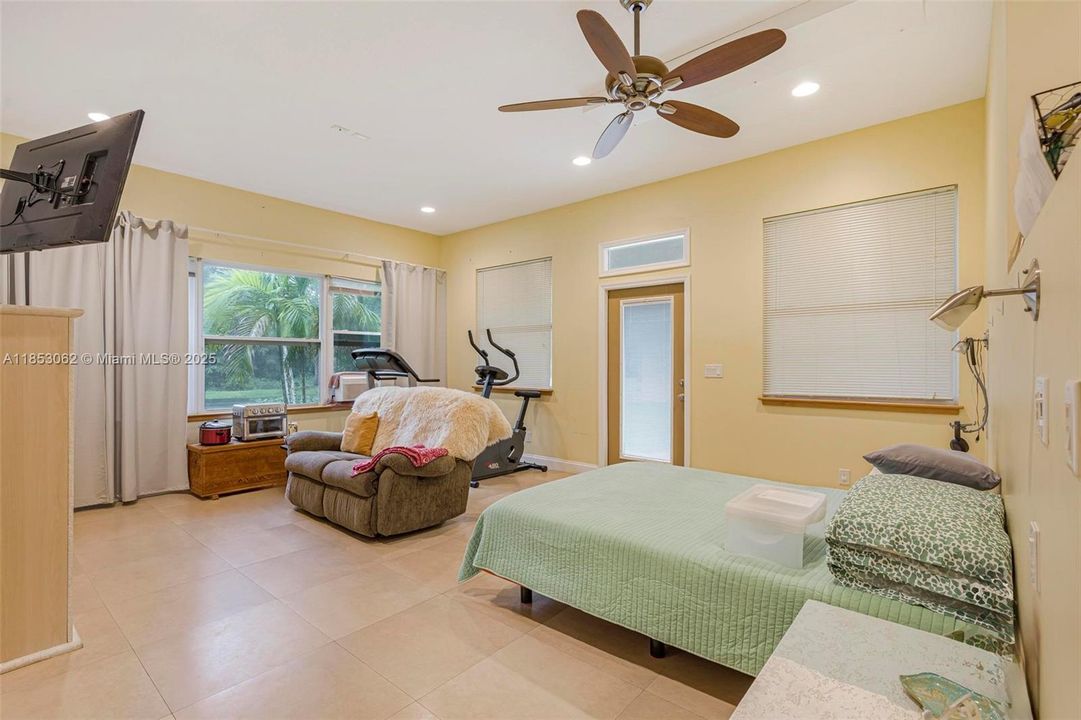 For Sale: $2,550,000 (6 beds, 6 baths, 6221 Square Feet)