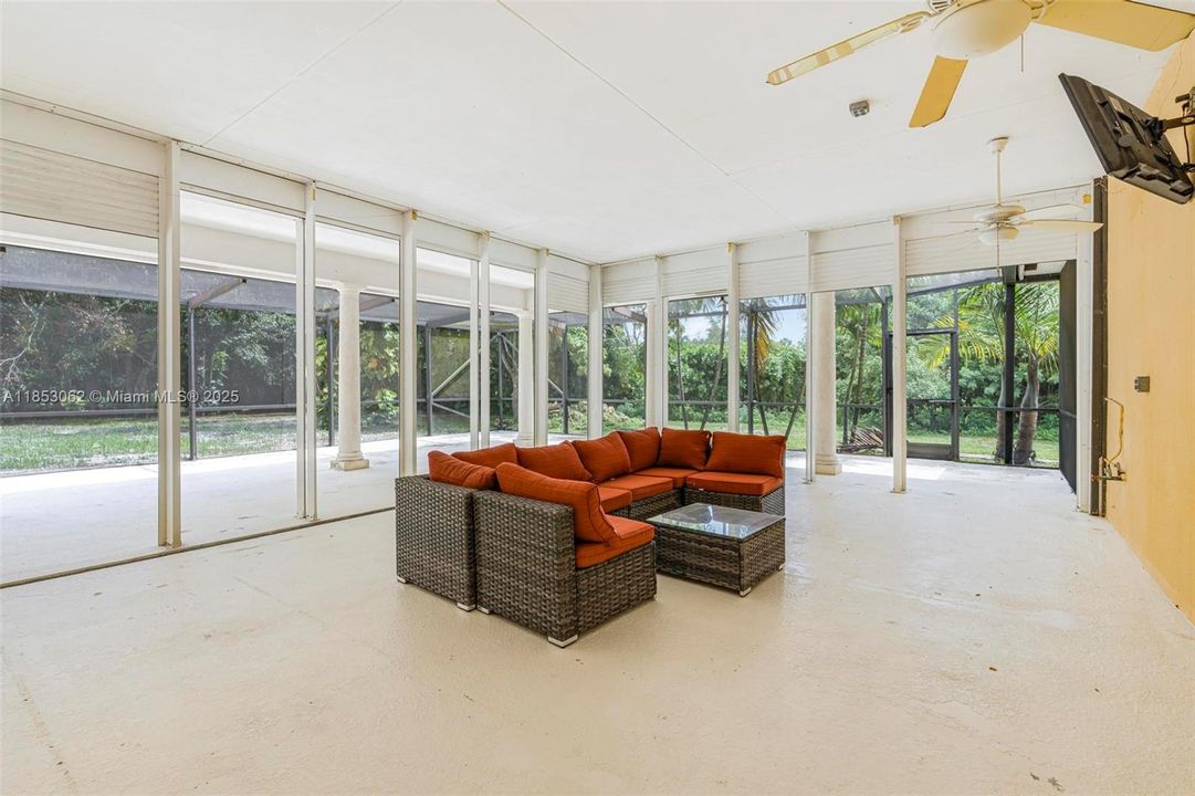 For Sale: $2,550,000 (6 beds, 6 baths, 6221 Square Feet)