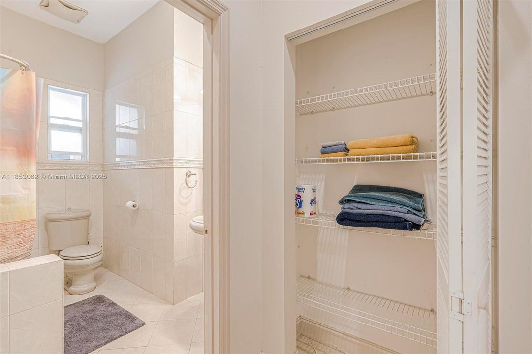 For Sale: $2,550,000 (6 beds, 6 baths, 6221 Square Feet)