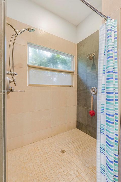 For Sale: $2,550,000 (6 beds, 6 baths, 6221 Square Feet)