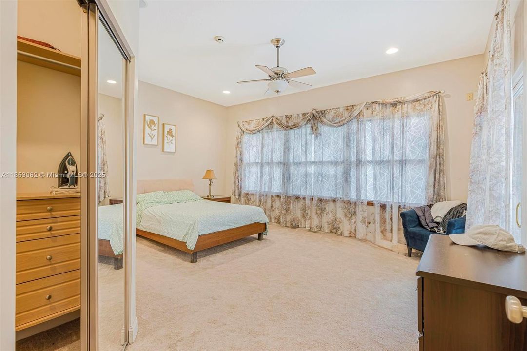 For Sale: $2,550,000 (6 beds, 6 baths, 6221 Square Feet)