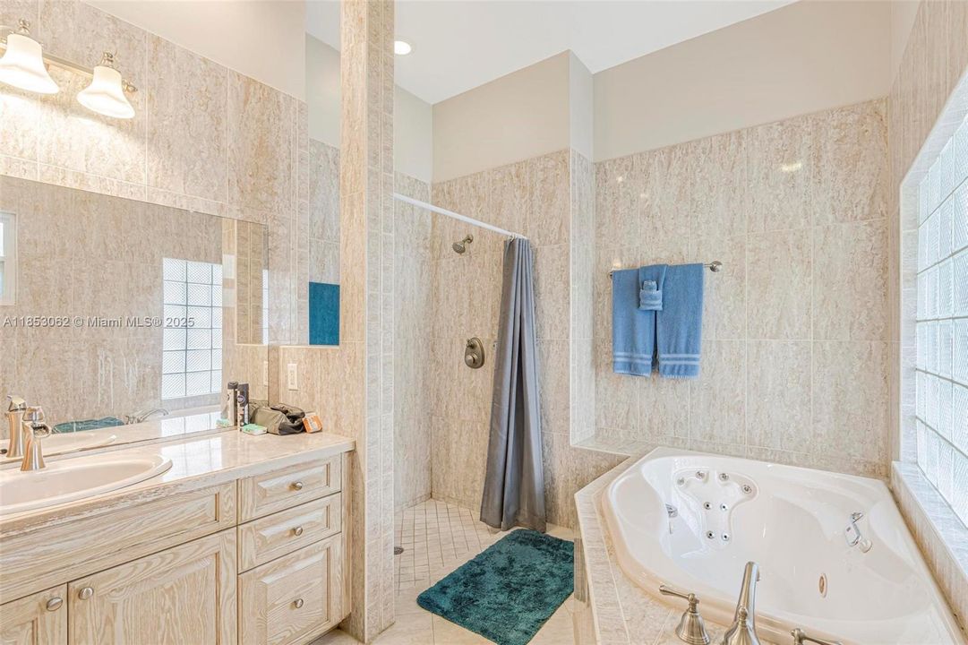 For Sale: $2,550,000 (6 beds, 6 baths, 6221 Square Feet)