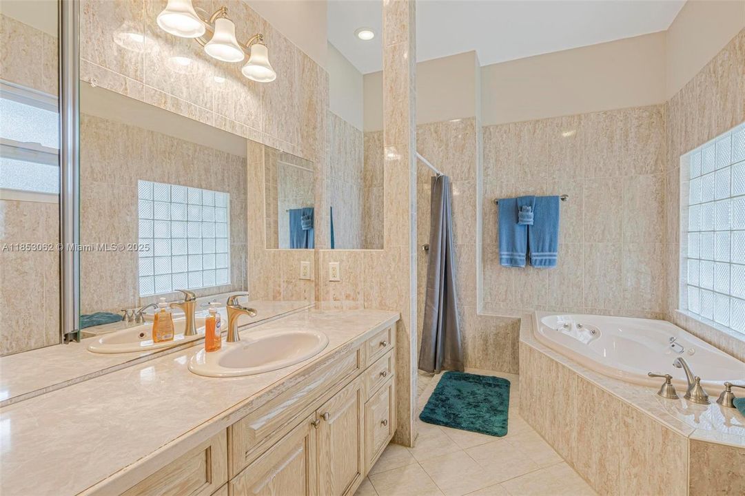 For Sale: $2,550,000 (6 beds, 6 baths, 6221 Square Feet)