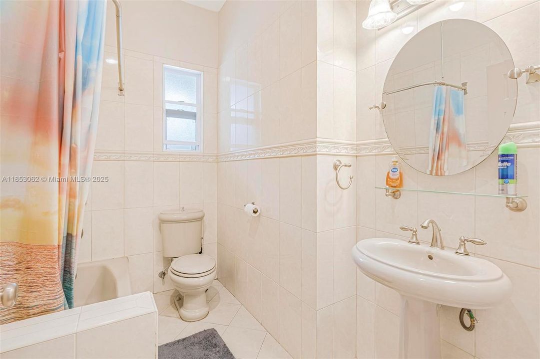 For Sale: $2,550,000 (6 beds, 6 baths, 6221 Square Feet)