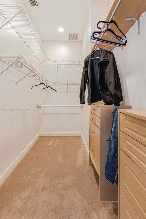 For Sale: $2,550,000 (6 beds, 6 baths, 6221 Square Feet)