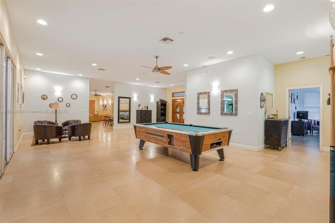 For Sale: $2,550,000 (6 beds, 6 baths, 6221 Square Feet)