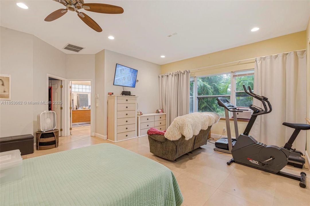 For Sale: $2,550,000 (6 beds, 6 baths, 6221 Square Feet)