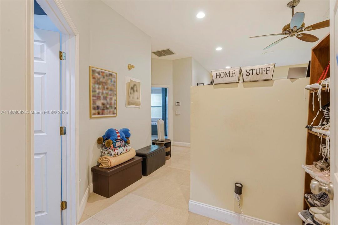 For Sale: $2,550,000 (6 beds, 6 baths, 6221 Square Feet)