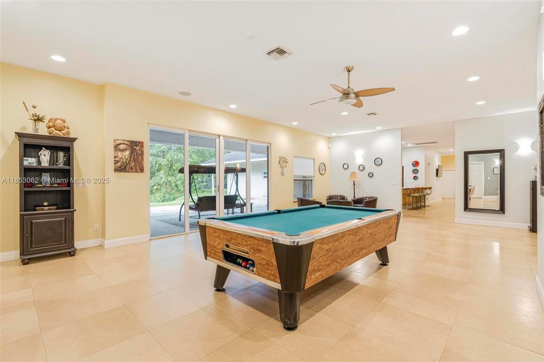 For Sale: $2,550,000 (6 beds, 6 baths, 6221 Square Feet)