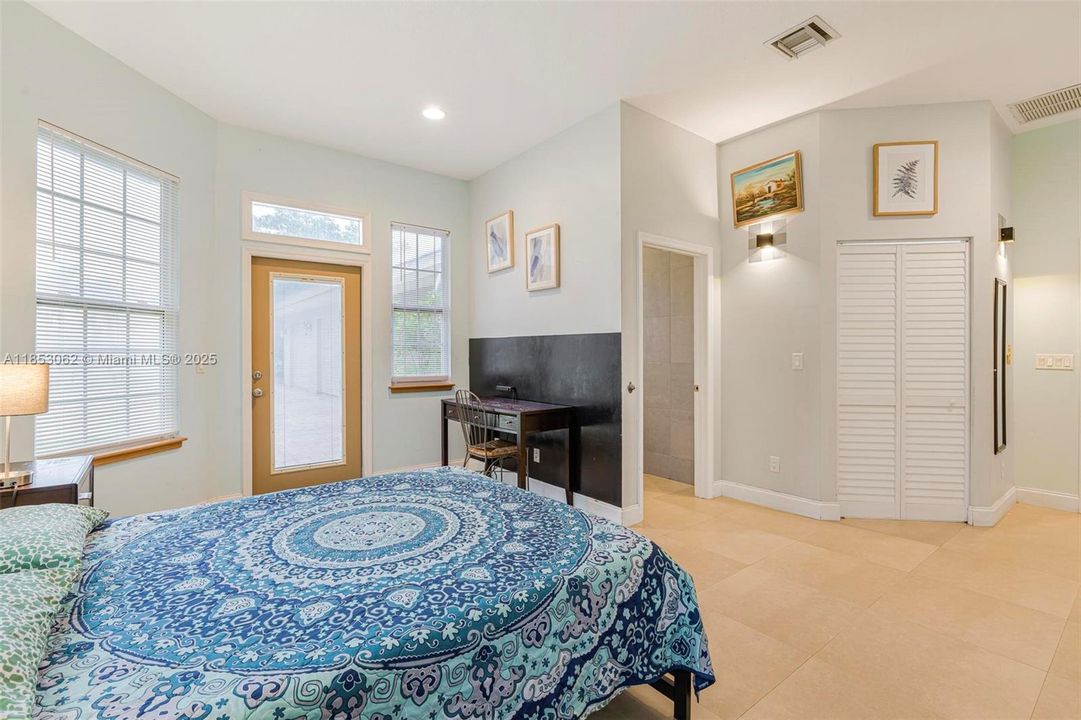 For Sale: $2,550,000 (6 beds, 6 baths, 6221 Square Feet)