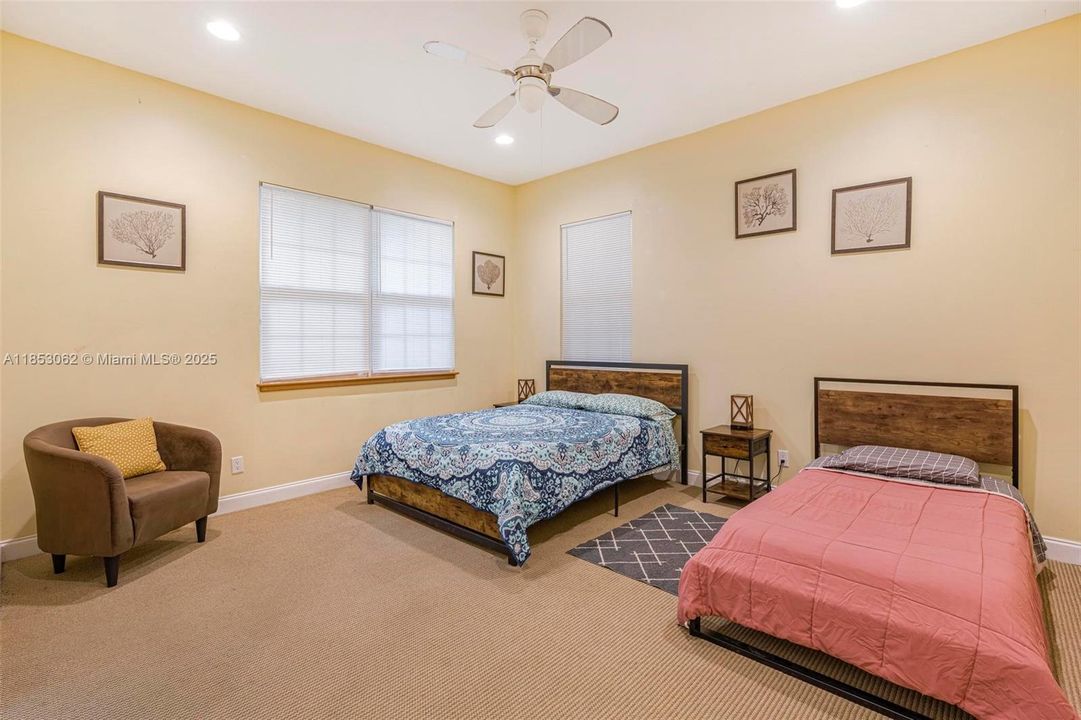 For Sale: $2,550,000 (6 beds, 6 baths, 6221 Square Feet)