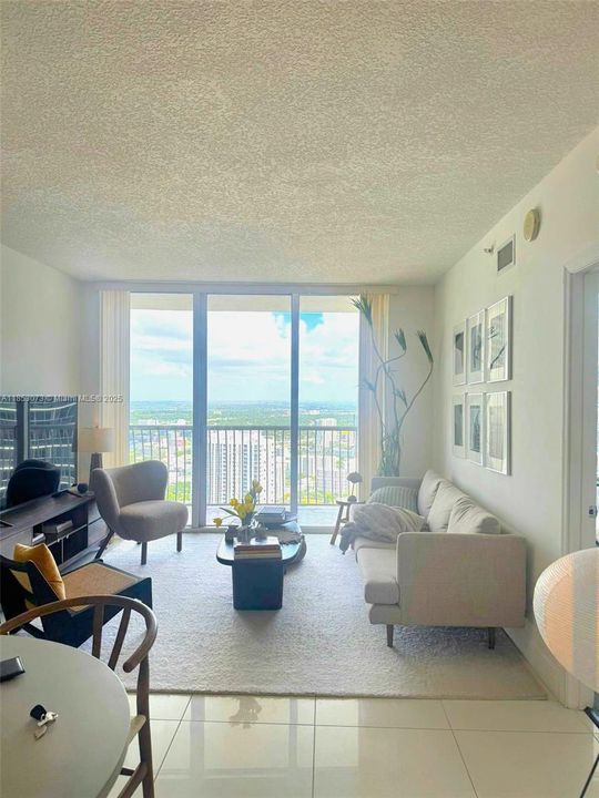 En Venta: $349,000 (1 camas, 1 baños, 791 Pies cuadrados)