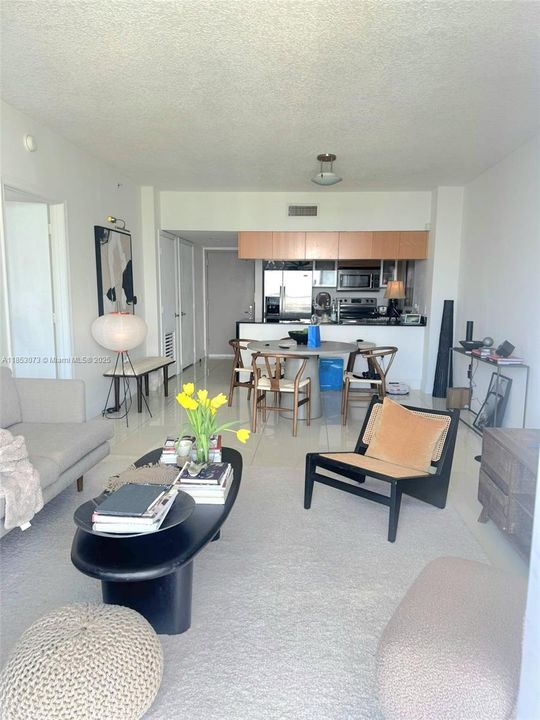 En Venta: $349,000 (1 camas, 1 baños, 791 Pies cuadrados)