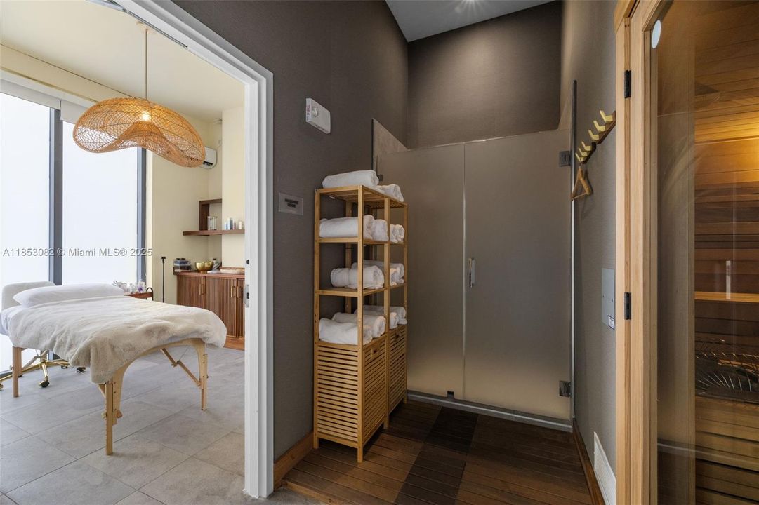 На продажу: $122,000 (2 спален, 2 ванн, 809 Квадратных фут)