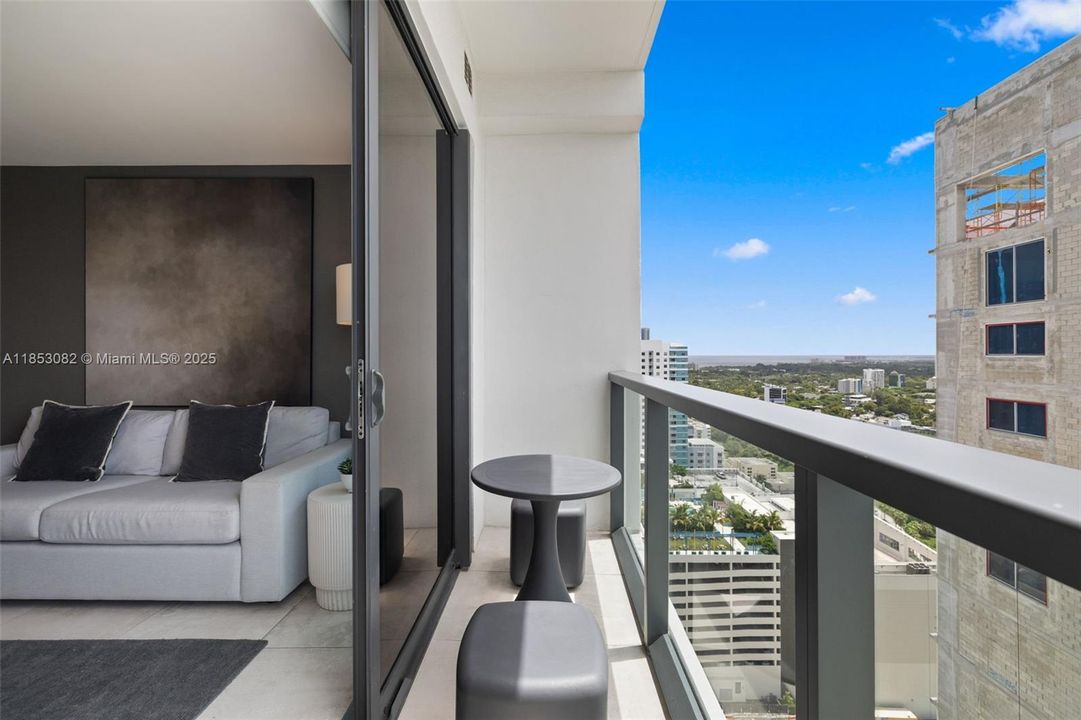 На продажу: $122,000 (2 спален, 2 ванн, 809 Квадратных фут)