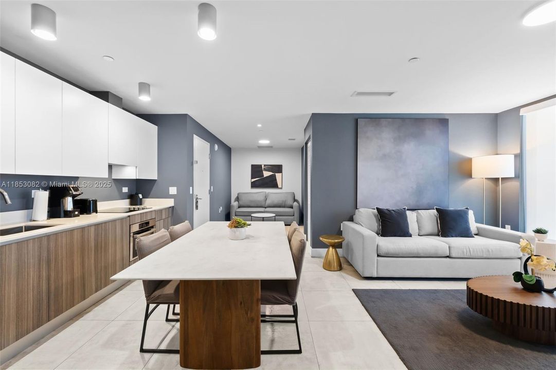 На продажу: $122,000 (2 спален, 2 ванн, 809 Квадратных фут)